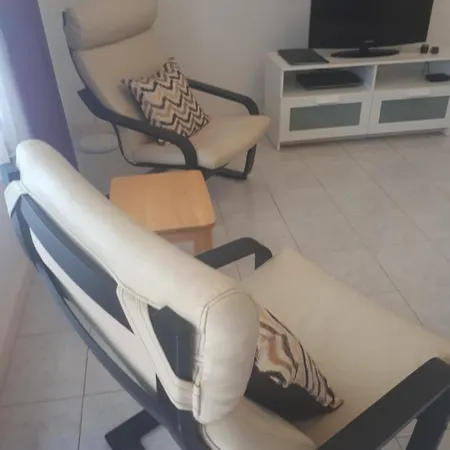 No.7 Nova , Av. Francia Apartman *